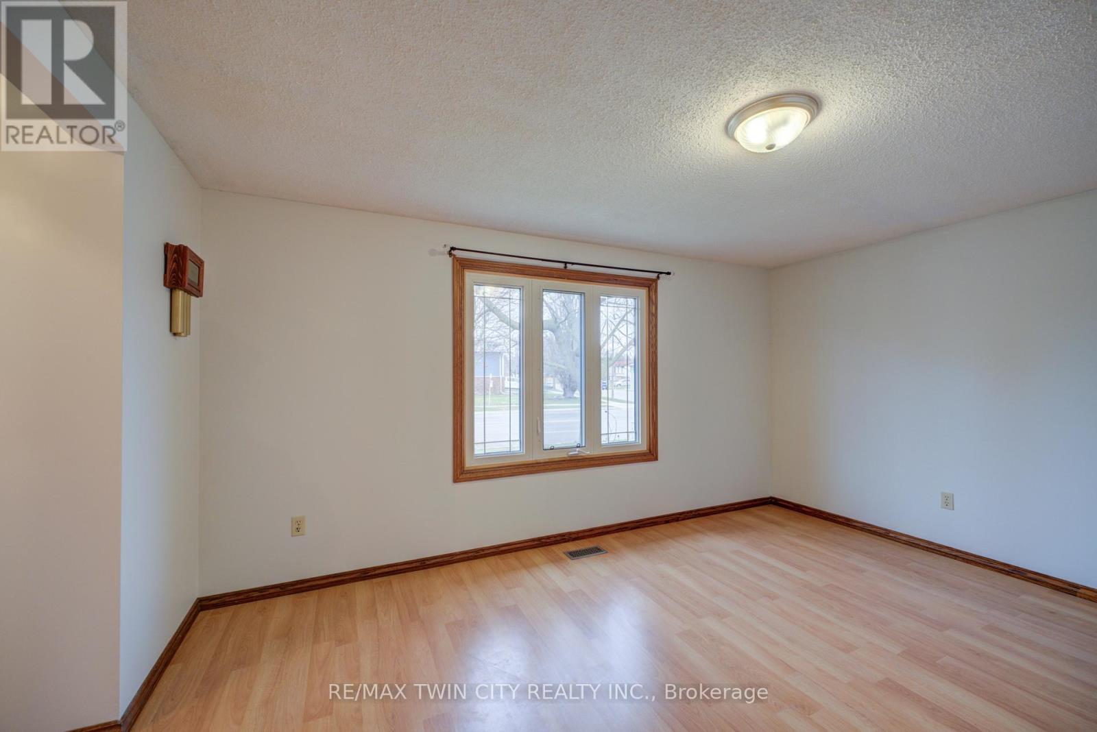 390 Brantwood Park Road, Brantford, Ontario  N3P 1K7 - Photo 7 - X12990018