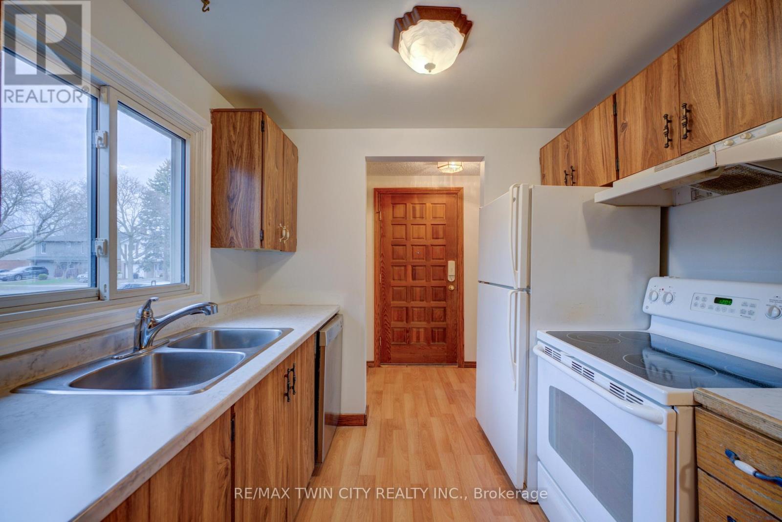 390 Brantwood Park Road, Brantford, Ontario  N3P 1K7 - Photo 9 - X12990018