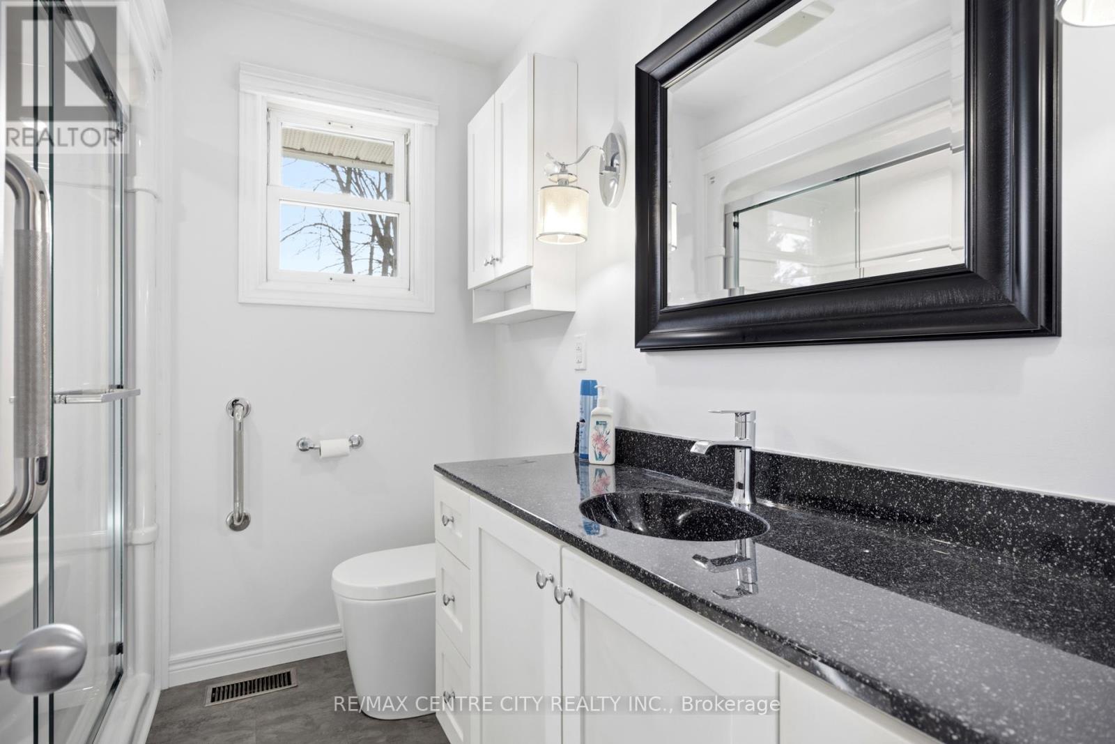 72 Elmwood Avenue, St. Thomas, Ontario  N5R 4Z7 - Photo 11 - X12970974