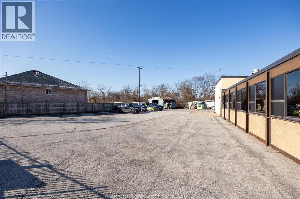 2545 Pillette Road, Windsor, Ontario  N8T 1P9 - Photo 9 - 26007917