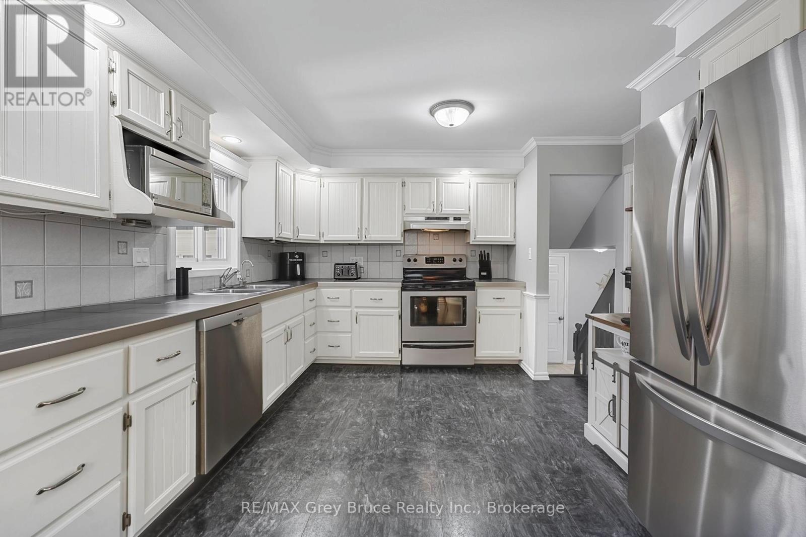 138 Main Street, Arran-Elderslie, Ontario  N0H 2N0 - Photo 15 - X12990284