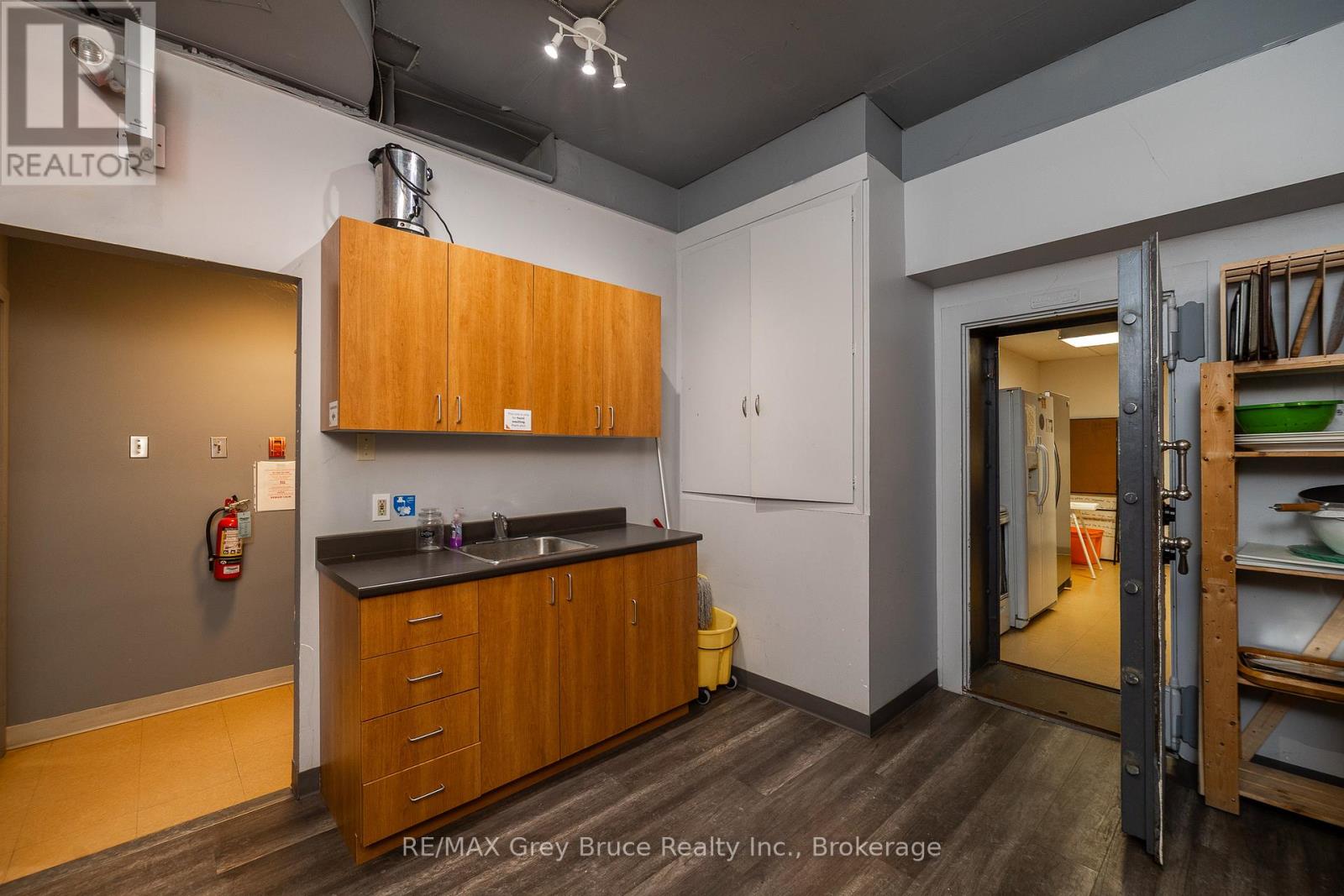 827 2nd Avenue E, Owen Sound, Ontario  N4K 2H2 - Photo 23 - X12990312