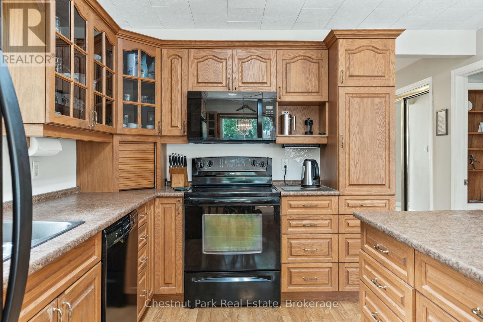 1054 Green Lake Road, Algonquin Highlands, Ontario  K0M 1S0 - Photo 13 - X12990350