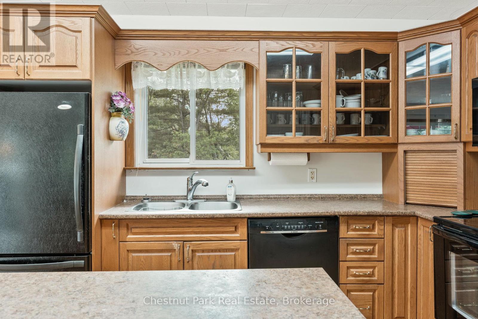 1054 Green Lake Road, Algonquin Highlands, Ontario  K0M 1S0 - Photo 14 - X12990350