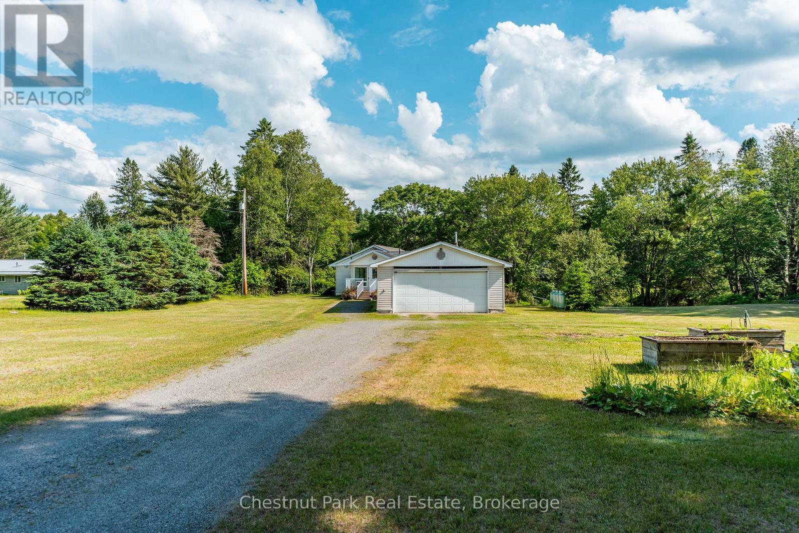 1054 Green Lake Road, Algonquin Highlands, Ontario  K0M 1S0 - Photo 6 - X12990350