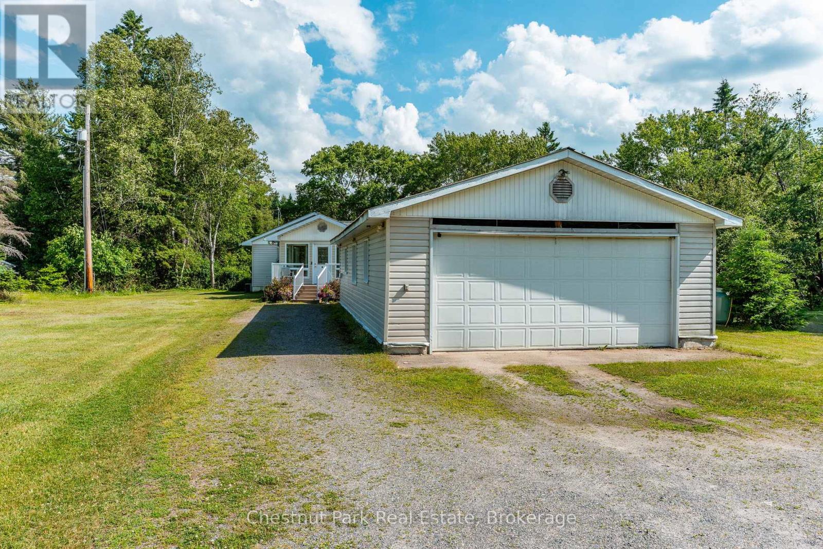 1054 Green Lake Road, Algonquin Highlands, Ontario  K0M 1S0 - Photo 7 - X12990350