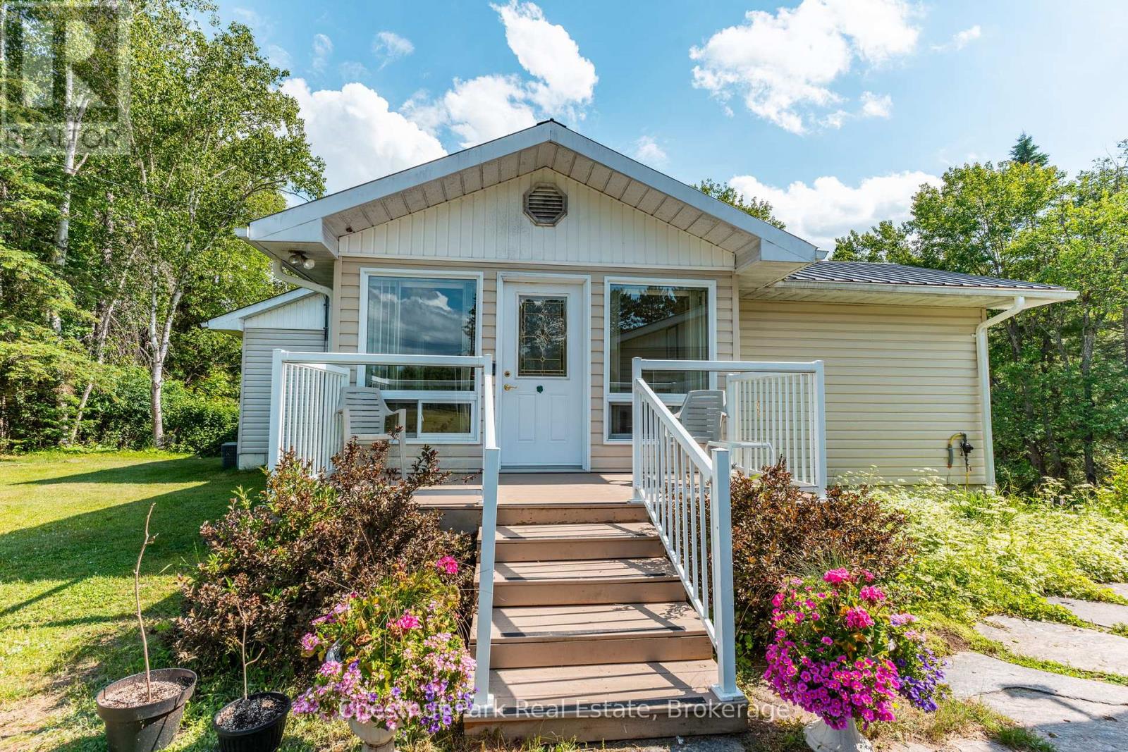 1054 Green Lake Road, Algonquin Highlands, Ontario  K0M 1S0 - Photo 8 - X12990350