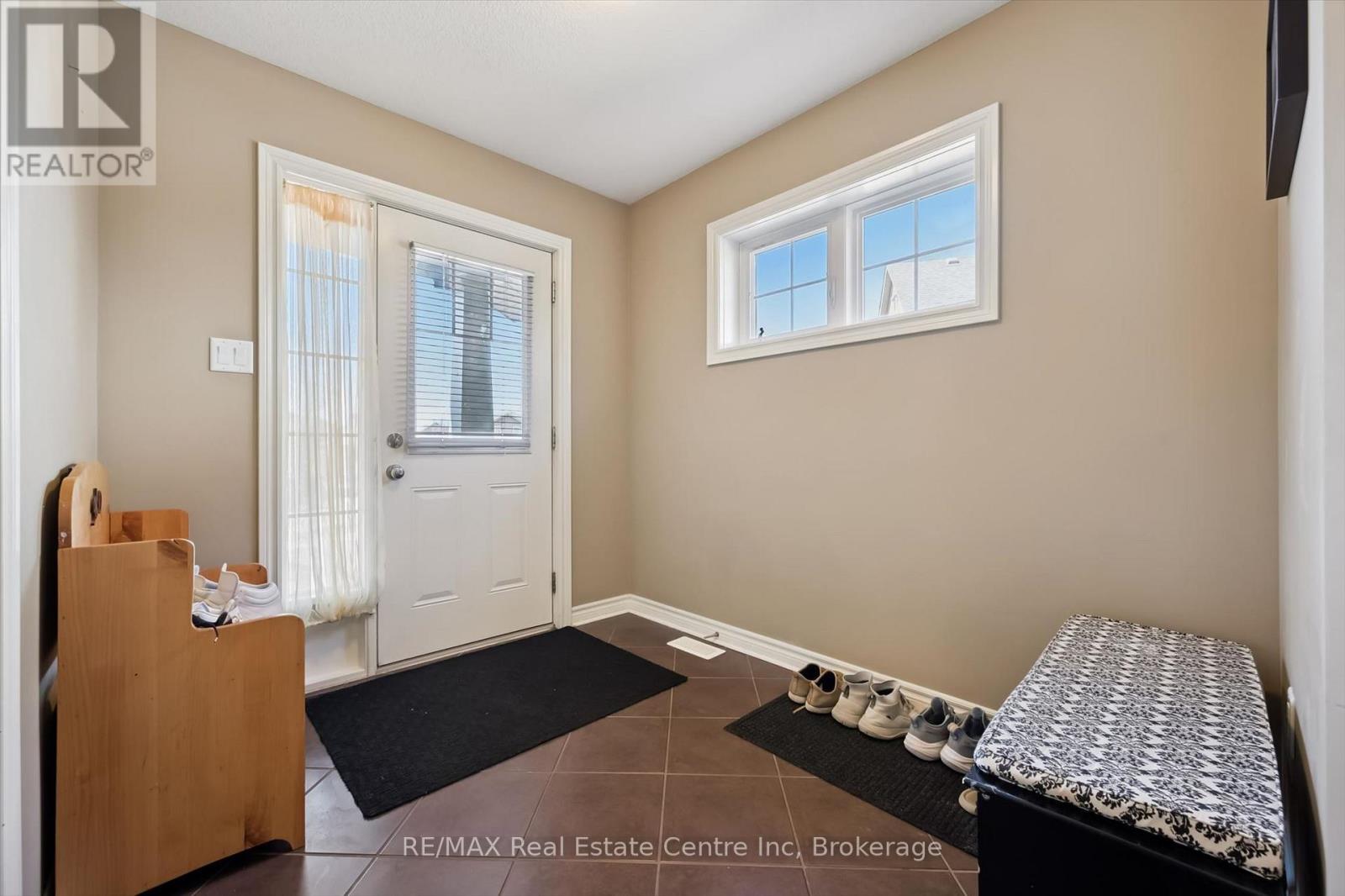 71 Laughland Lane, Guelph, Ontario  N1L 0C6 - Photo 4 - X12990414