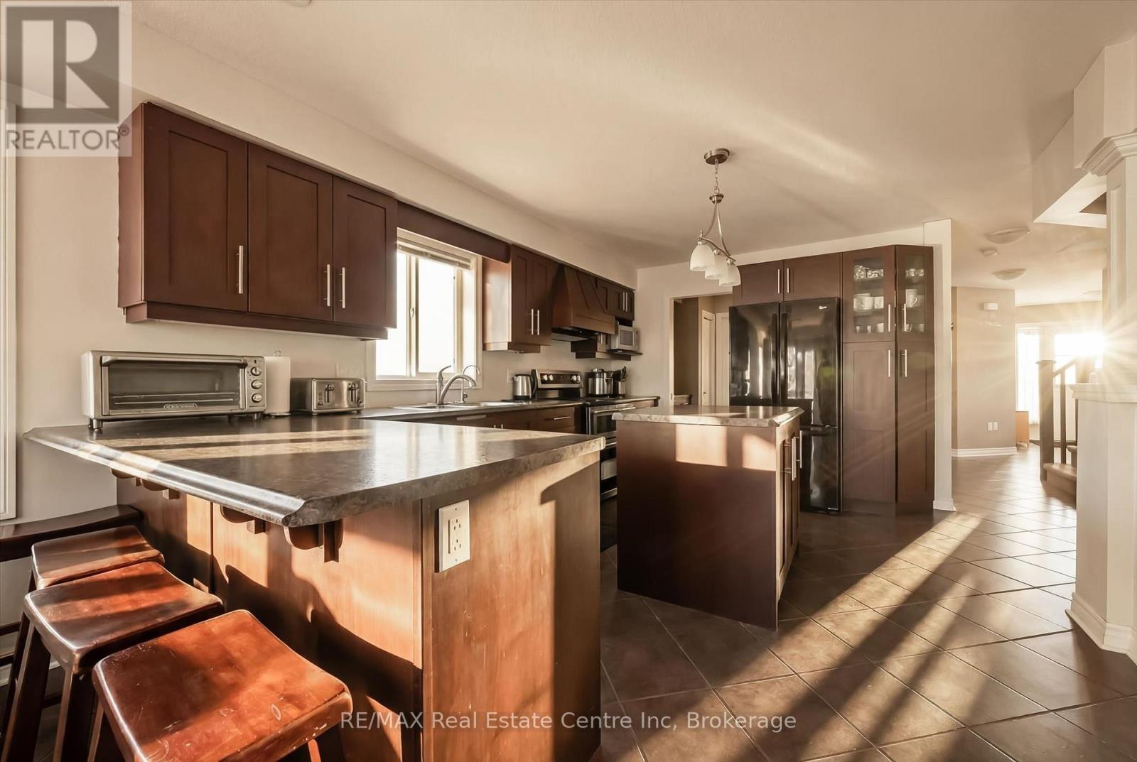 71 Laughland Lane, Guelph, Ontario  N1L 0C6 - Photo 6 - X12990414