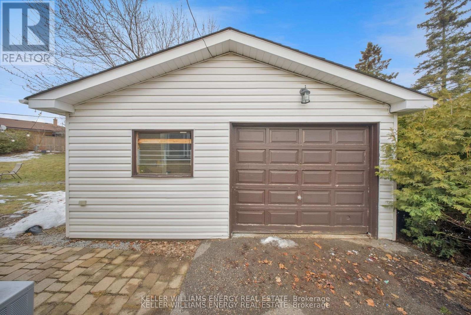 372 Garden Court, Oshawa, Ontario  L1J 3E4 - Photo 3 - E12990160