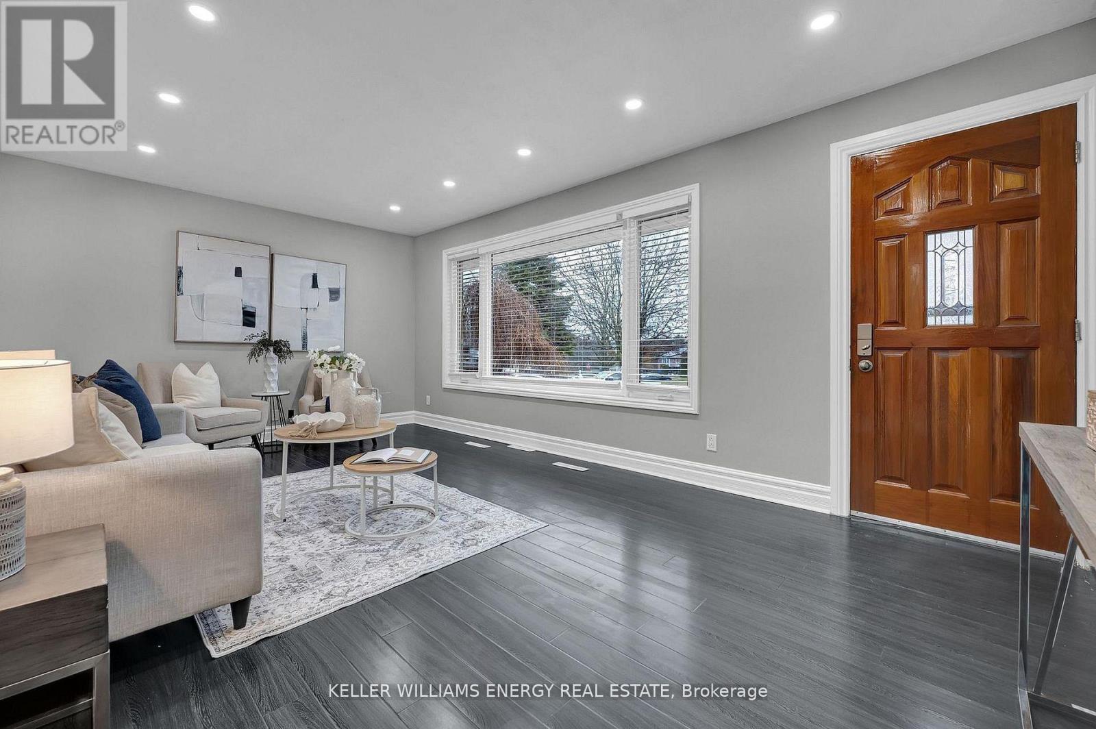 372 Garden Court, Oshawa, Ontario  L1J 3E4 - Photo 5 - E12990160