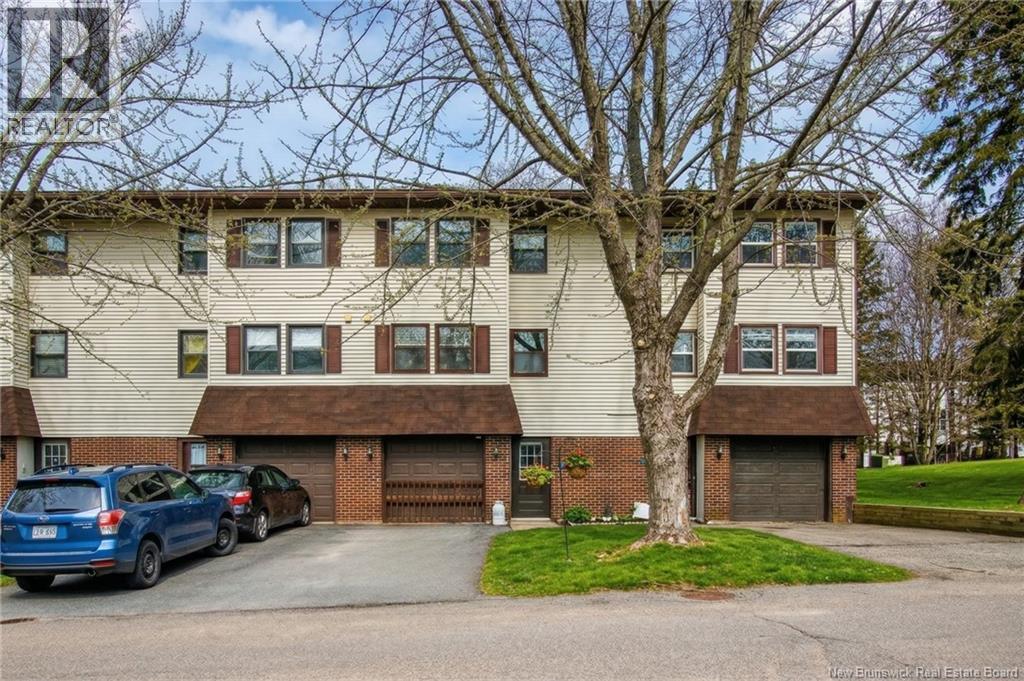 33 Hillsview Crescent, Rothesay, New Brunswick  E2E 3N4 - Photo 2 - NB136973