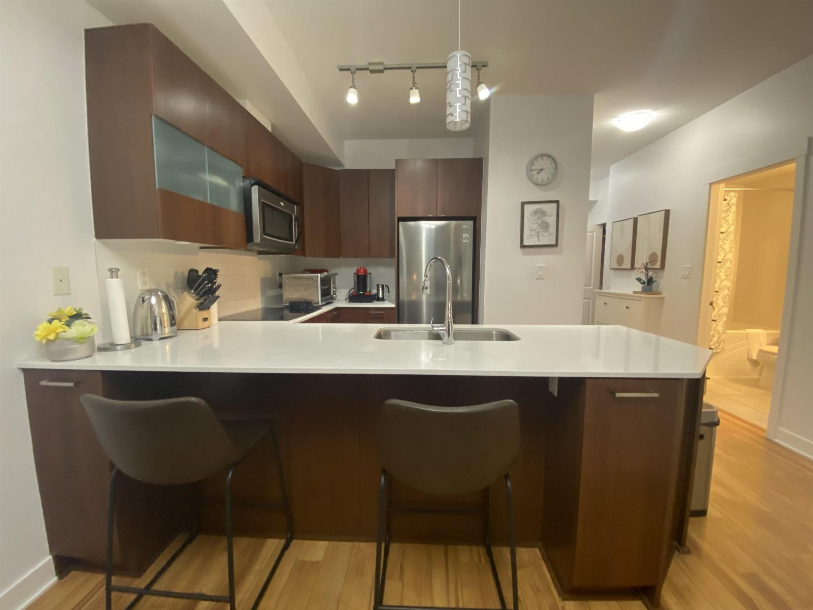 203 13321 102a Avenue, Surrey, British Columbia  V3T 1P6 - Photo 1 - R3109988