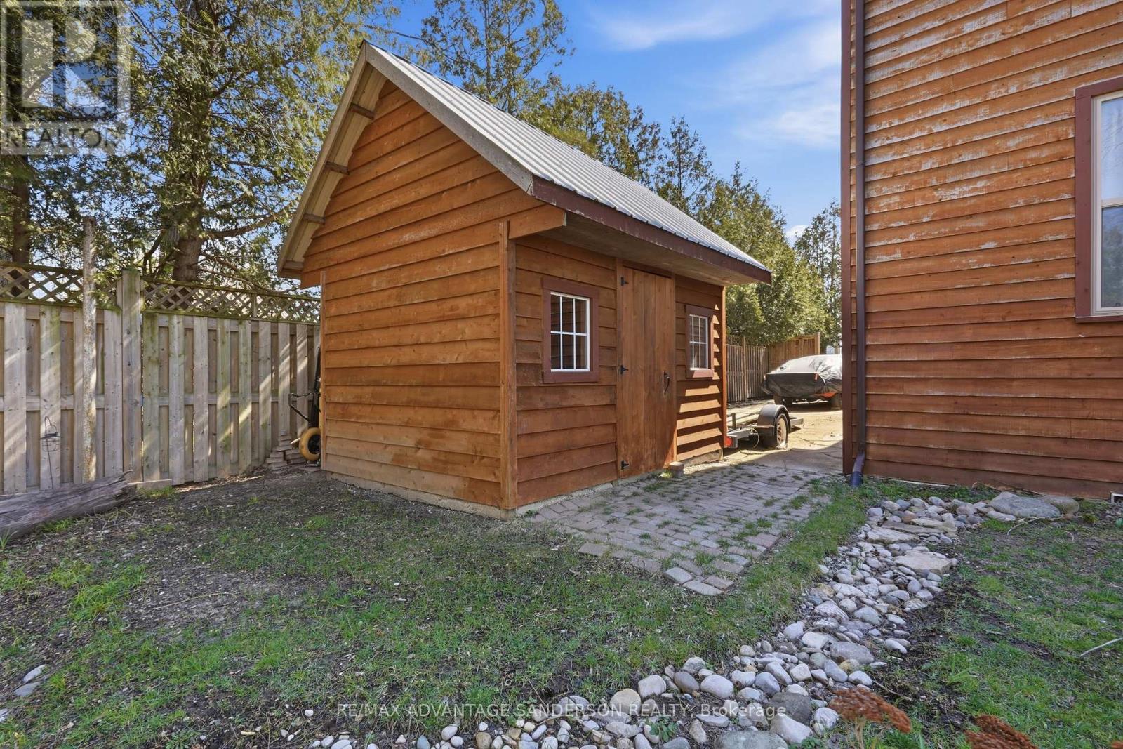 22476 Coldstream Road, Middlesex Centre, Ontario  N0L 1R0 - Photo 8 - X12990168