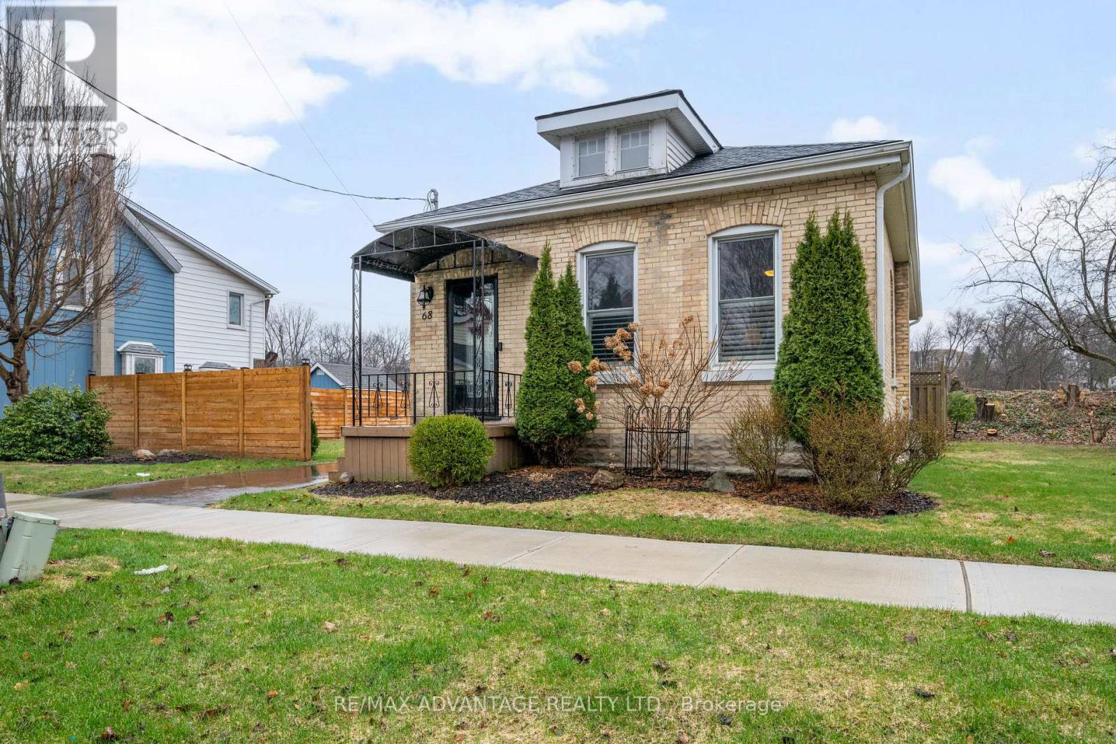 68 Cavendish Crescent, London North, Ontario  N6H 1A4 - Photo 2 - X12990472