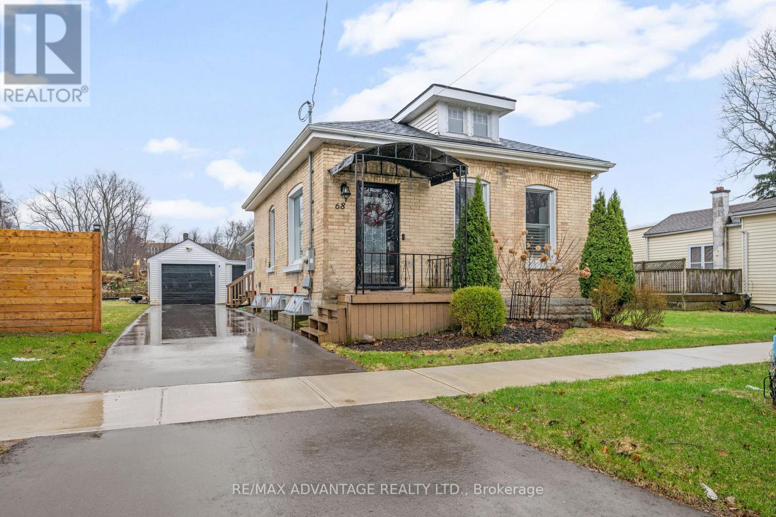68 Cavendish Crescent, London North, Ontario  N6H 1A4 - Photo 3 - X12990472