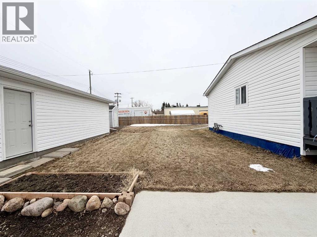 101 A & B 1 Avenue N, Linden, Alberta  T0M 1J0 - Photo 4 - A2300955