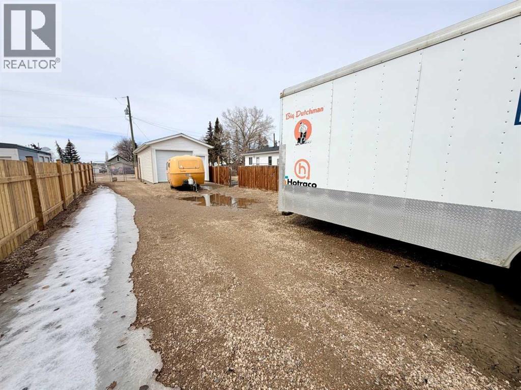 101 A & B 1 Avenue N, Linden, Alberta  T0M 1J0 - Photo 6 - A2300955