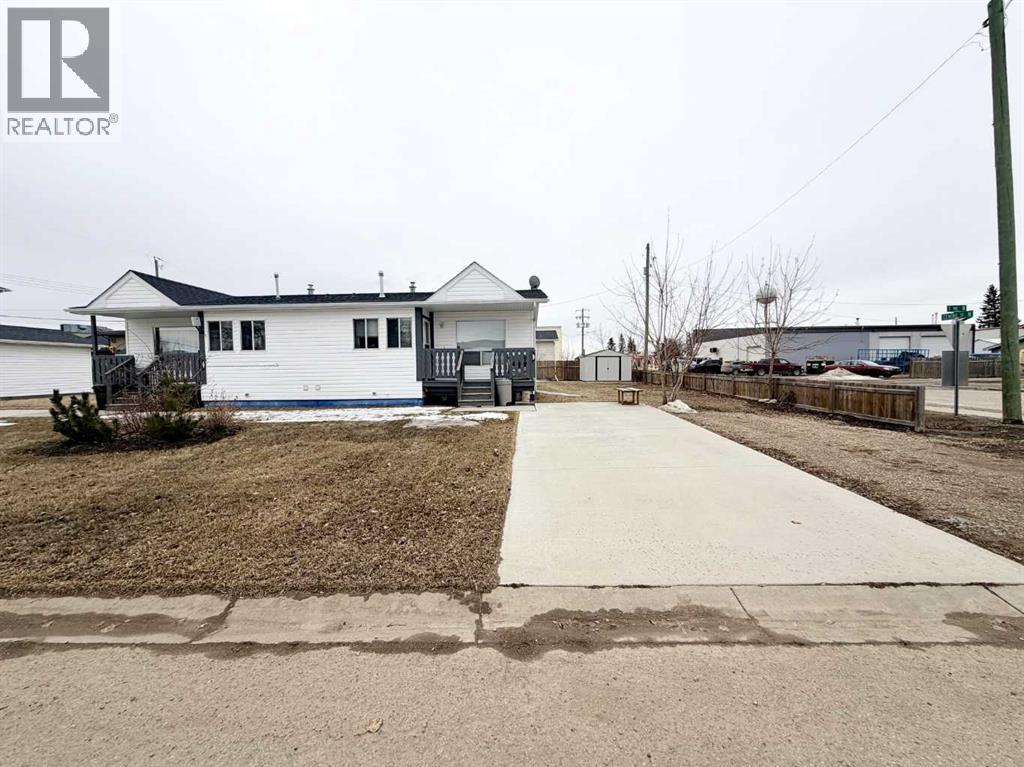 101 A & B 1 Avenue N, Linden, Alberta  T0M 1J0 - Photo 3 - A2300955