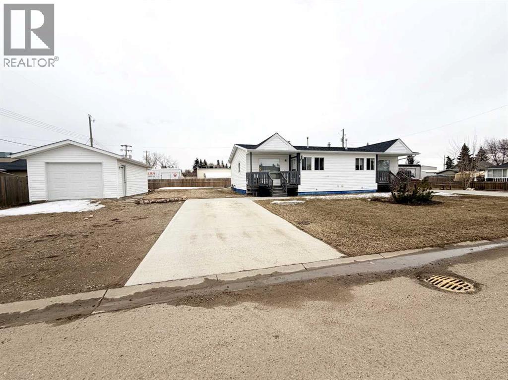101 A & B 1 Avenue N, Linden, Alberta  T0M 1J0 - Photo 2 - A2300955