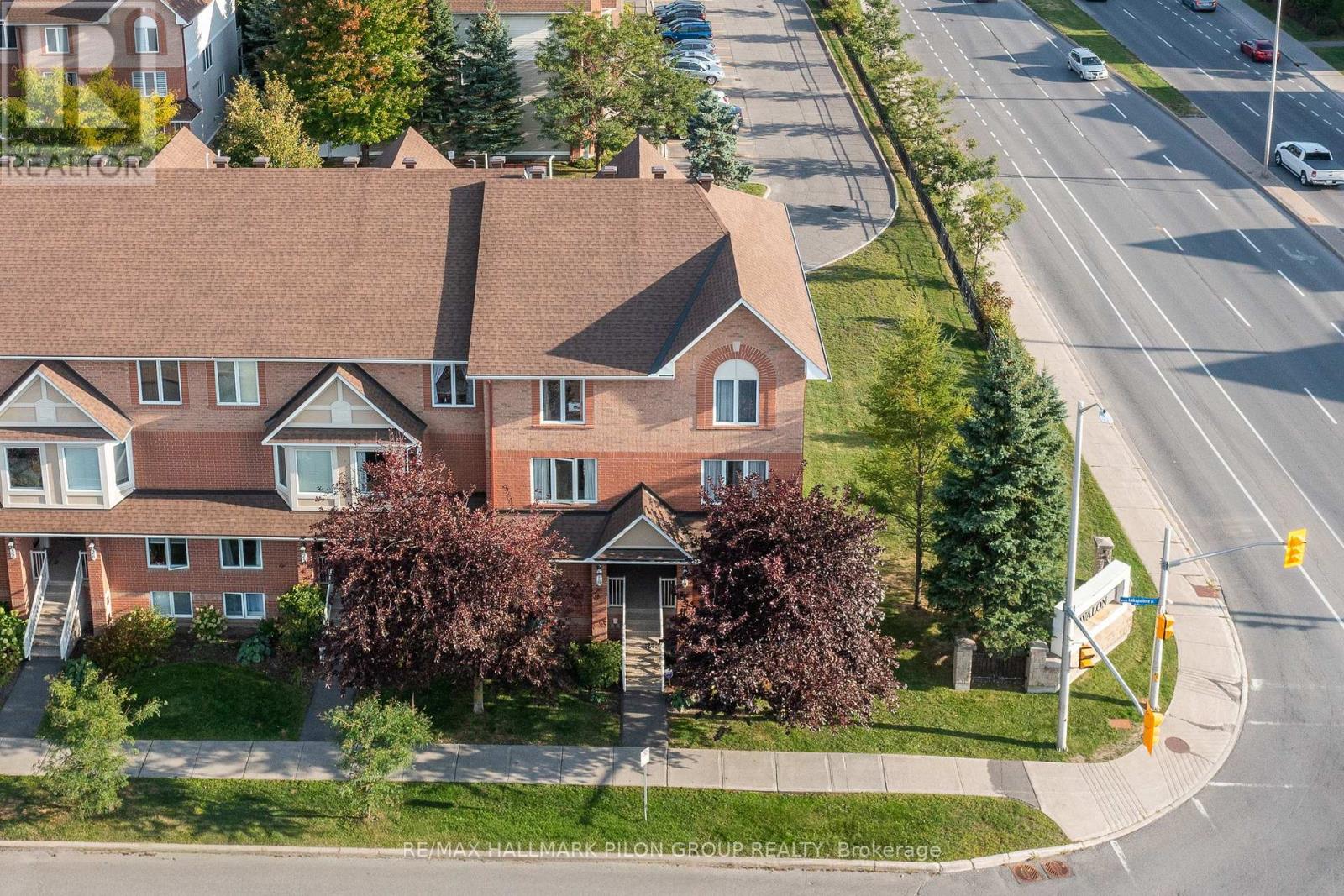 10 LAKEPOINTE DRIVE, Ottawa, Ontario