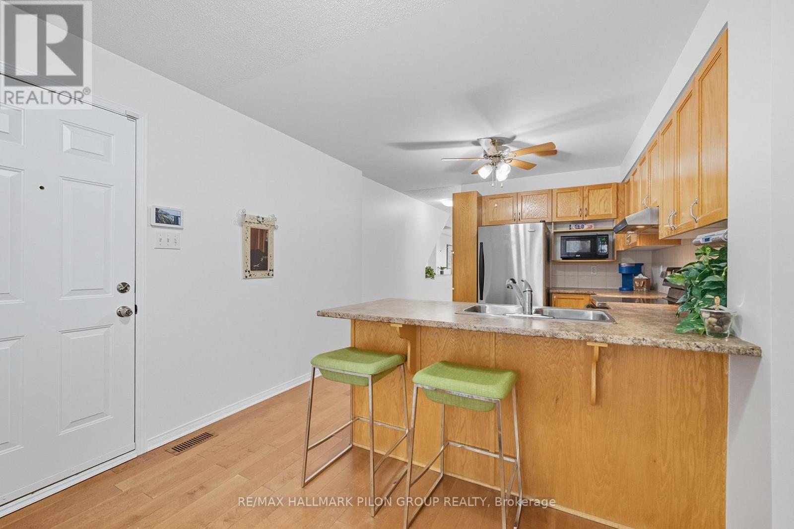 10 Lakepointe Drive, Ottawa, Ontario  K4A 5E3 - Photo 3 - X12990462