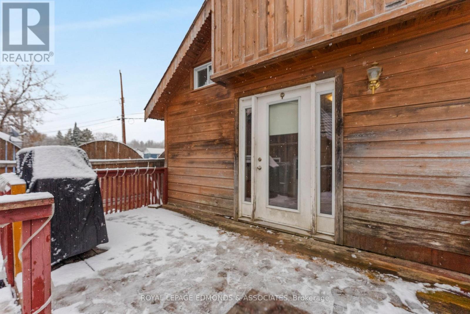 249 Wilfred Street, Pembroke, Ontario  K8A 5K8 - Photo 3 - X12990260