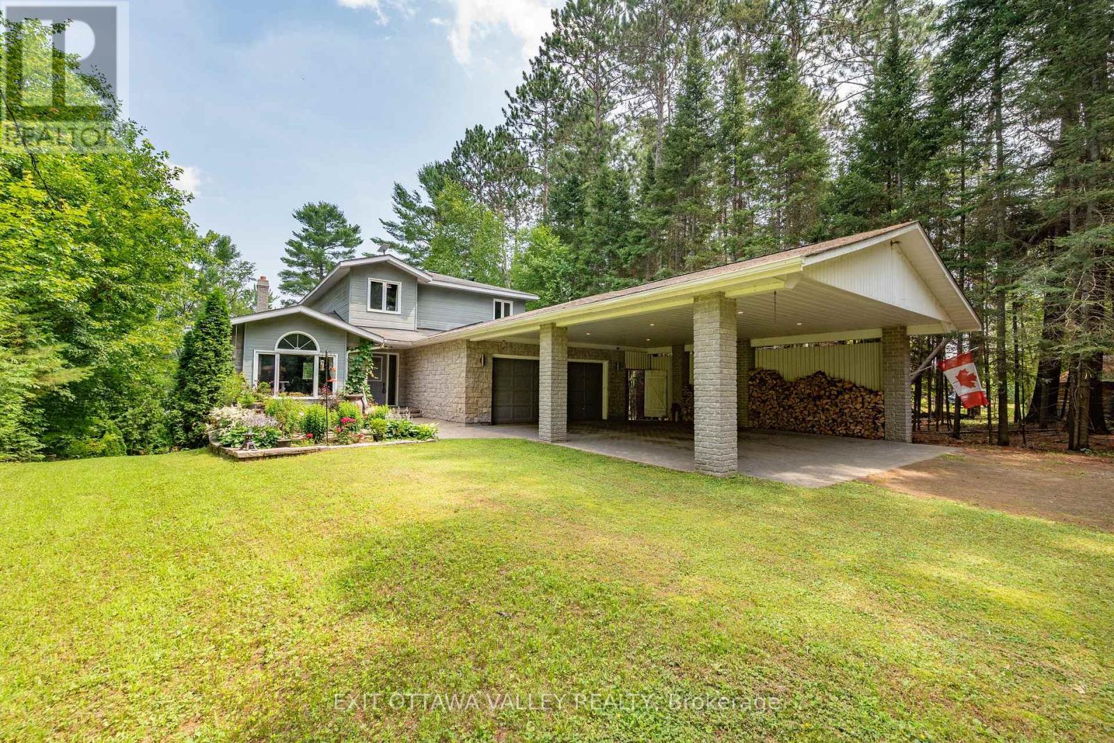 10 RYANS CAMP LANE, Laurentian Hills, Ontario