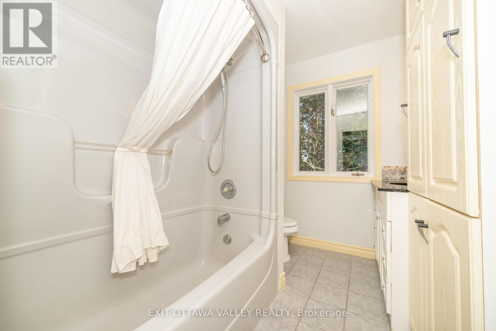 10 Ryans Camp Lane, Laurentian Hills, Ontario  K0J 1P0 - Photo 27 - X12990382