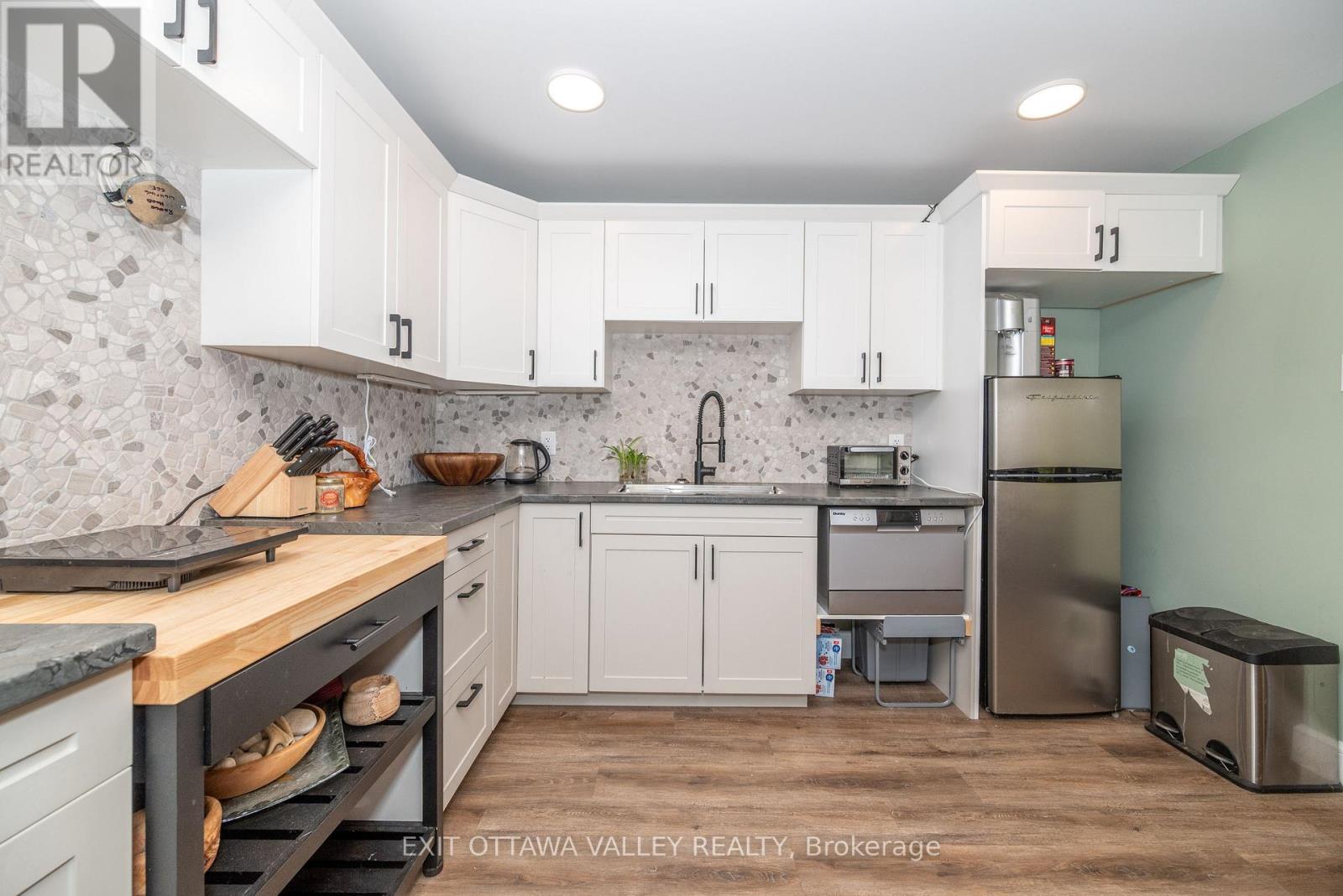 10 Ryans Camp Lane, Laurentian Hills, Ontario  K0J 1P0 - Photo 30 - X12990382