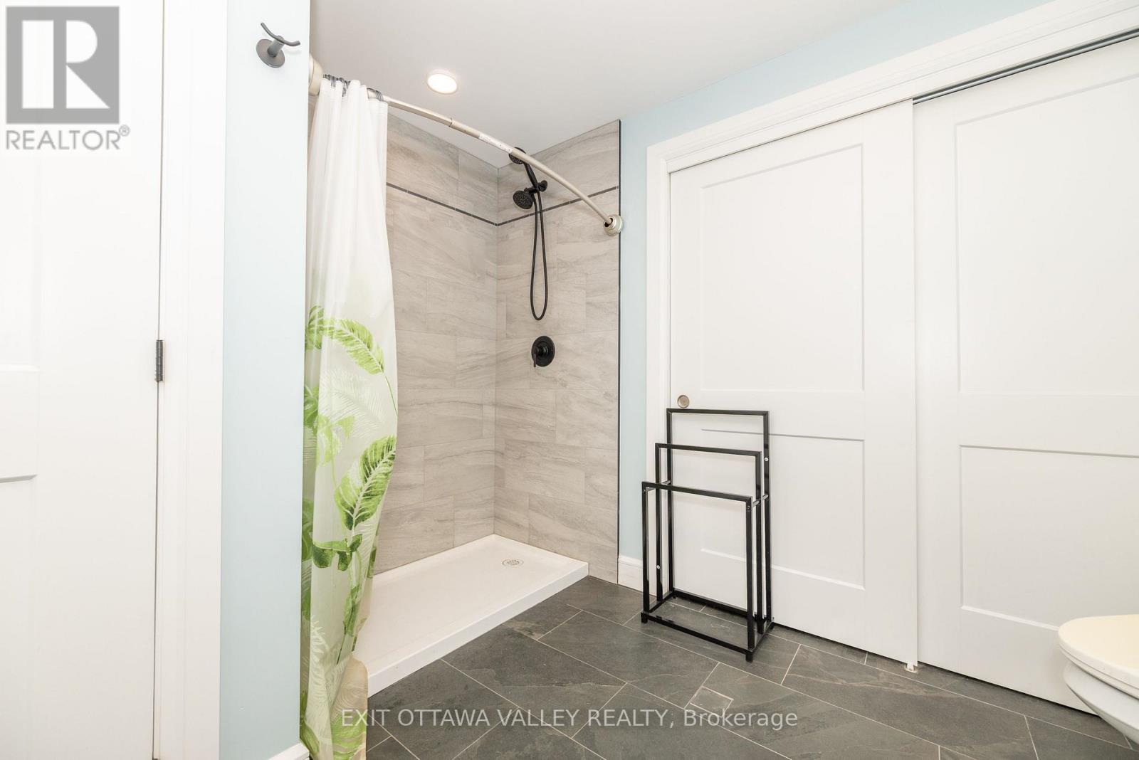 10 Ryans Camp Lane, Laurentian Hills, Ontario  K0J 1P0 - Photo 36 - X12990382