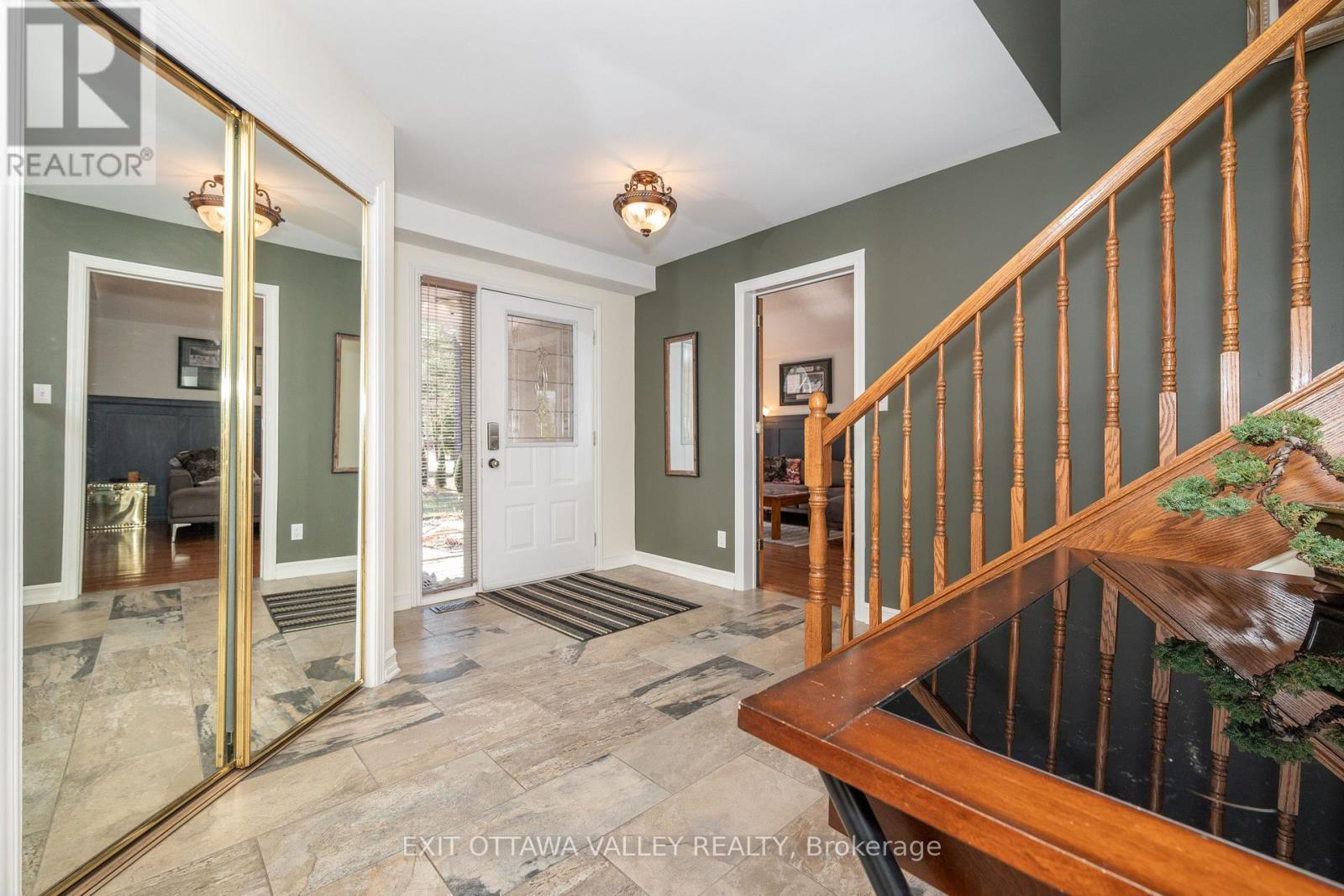 10 Ryans Camp Lane, Laurentian Hills, Ontario  K0J 1P0 - Photo 6 - X12990382