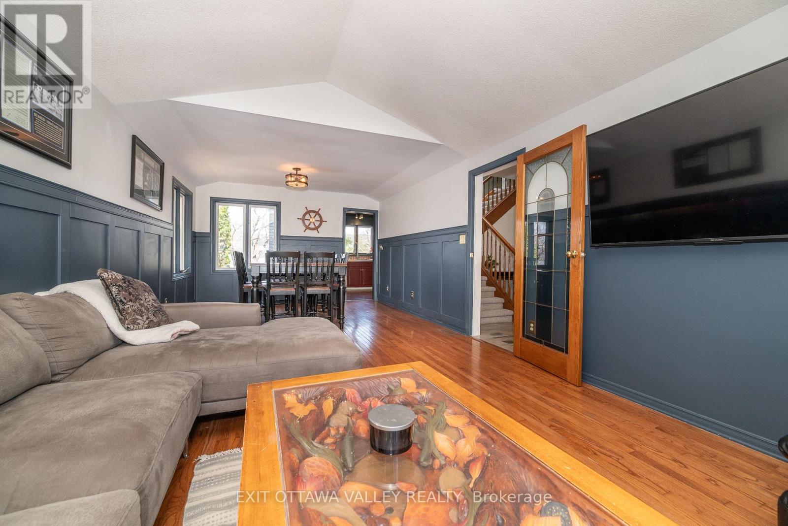 10 Ryans Camp Lane, Laurentian Hills, Ontario  K0J 1P0 - Photo 7 - X12990382