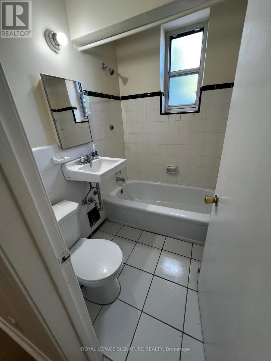 102 - 1000 O'connor Drive, Toronto, Ontario  M4B 2T3 - Photo 8 - E12989454