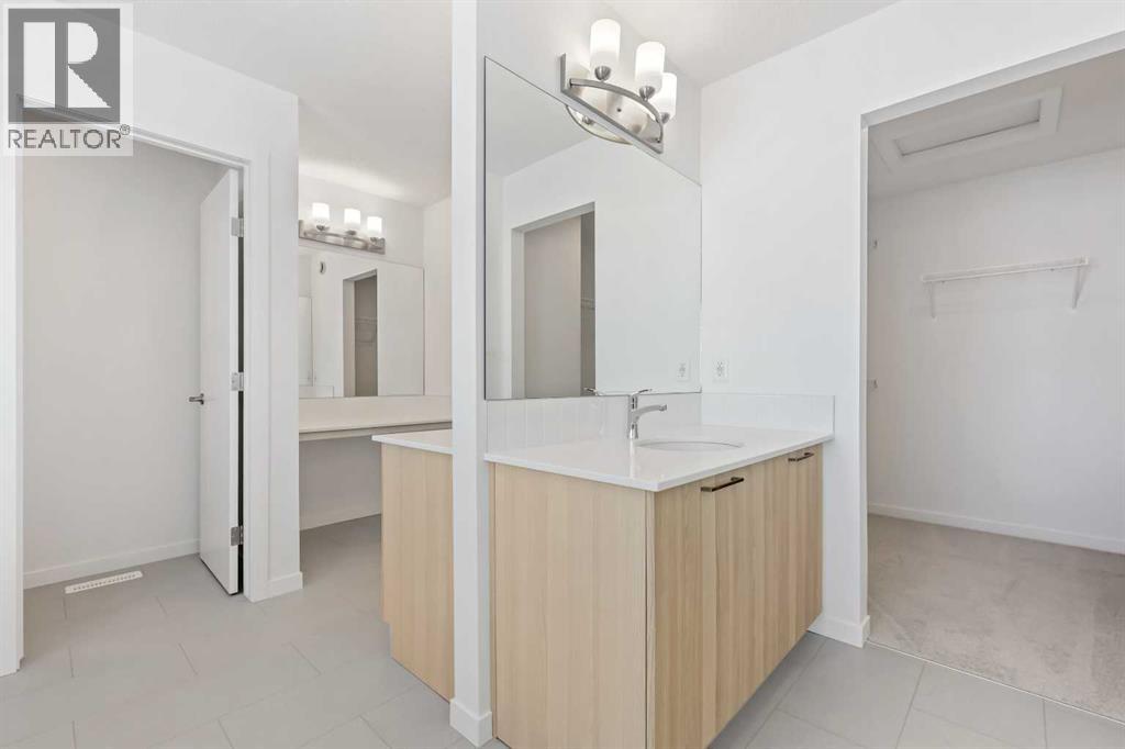 215 Corner Glen Crescent NE, Calgary, Alberta  T3N 2P1 - Photo 12 - A2273993