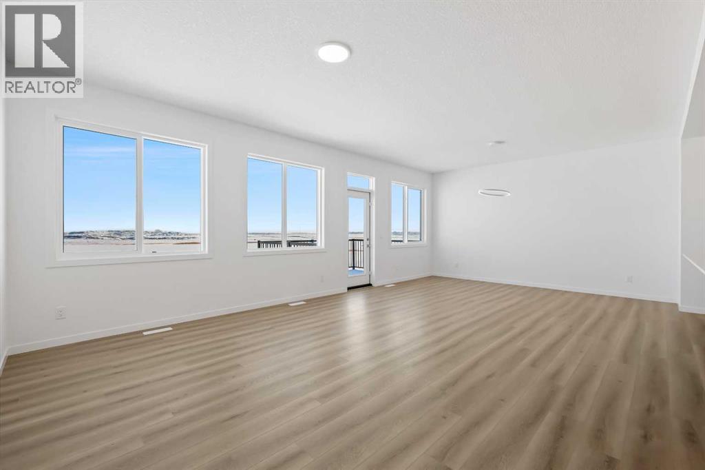 215 Corner Glen Crescent NE, Calgary, Alberta  T3N 2P1 - Photo 5 - A2273993