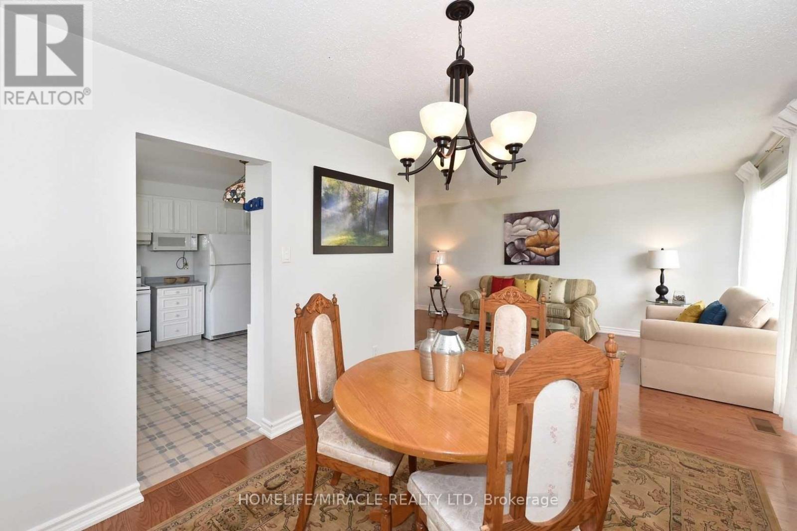 53 Ascot Avenue, Brampton, Ontario  L6T 2P3 - Photo 6 - W12984244