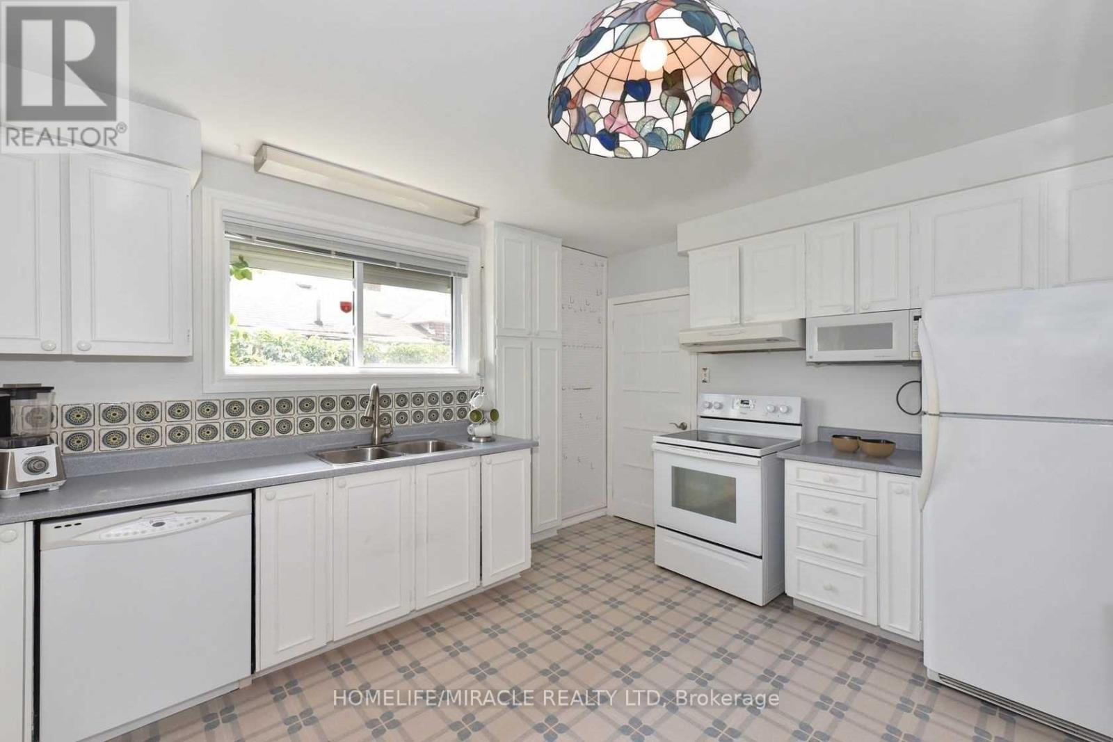 53 Ascot Avenue, Brampton, Ontario  L6T 2P3 - Photo 8 - W12984244