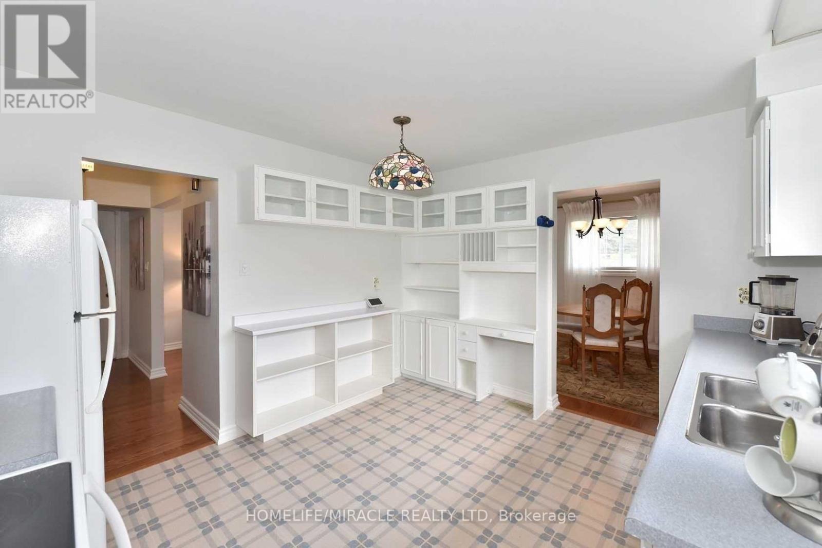 53 Ascot Avenue, Brampton, Ontario  L6T 2P3 - Photo 9 - W12984244