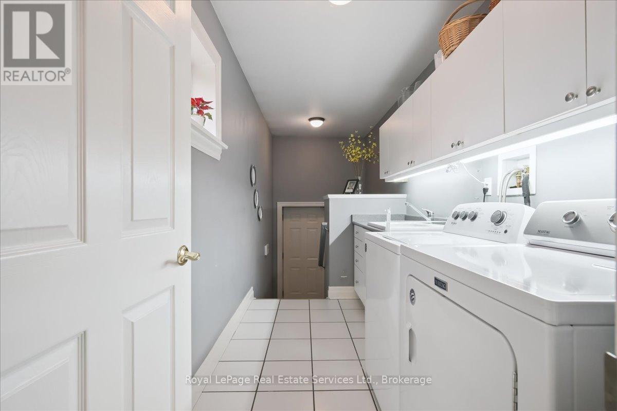 281 Pinehurst Drive, Oakville, Ontario  L6J 4X2 - Photo 18 - W12883950