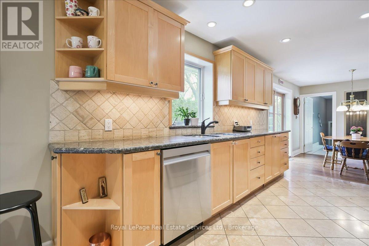 281 Pinehurst Drive, Oakville, Ontario  L6J 4X2 - Photo 15 - W12883950