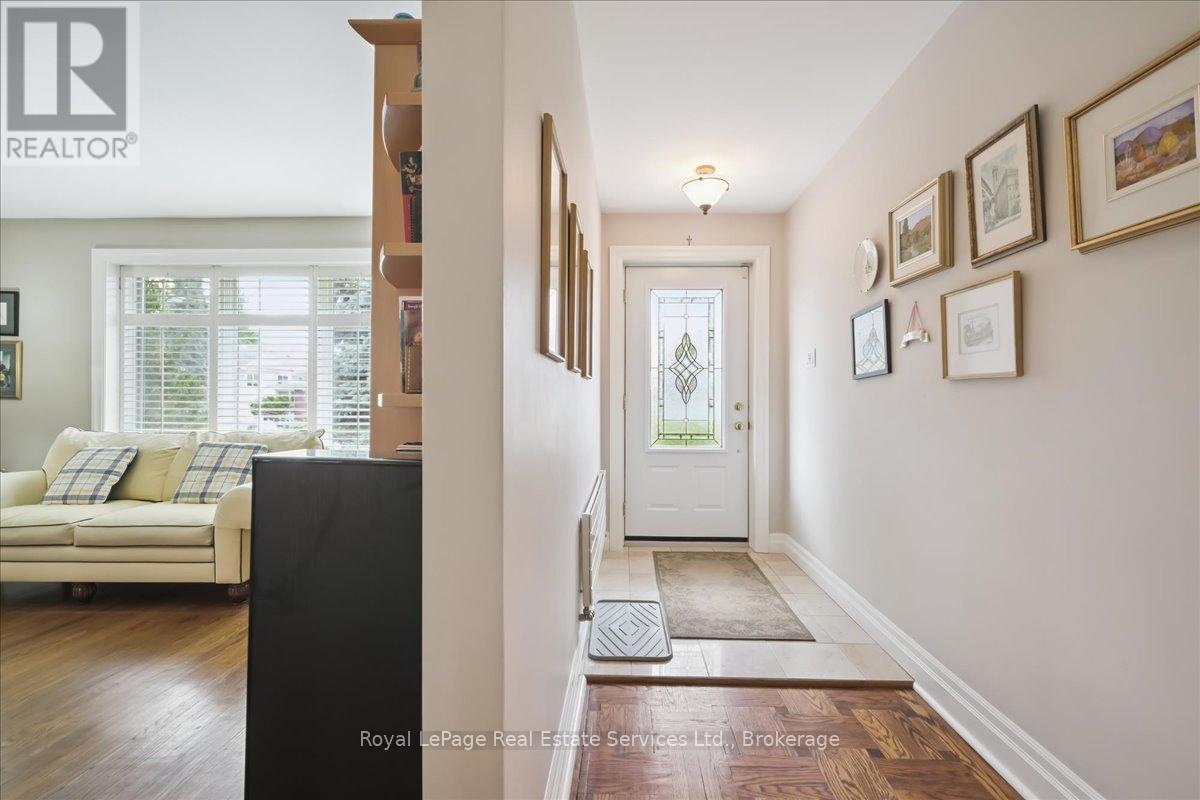 281 Pinehurst Drive, Oakville, Ontario  L6J 4X2 - Photo 3 - W12883950