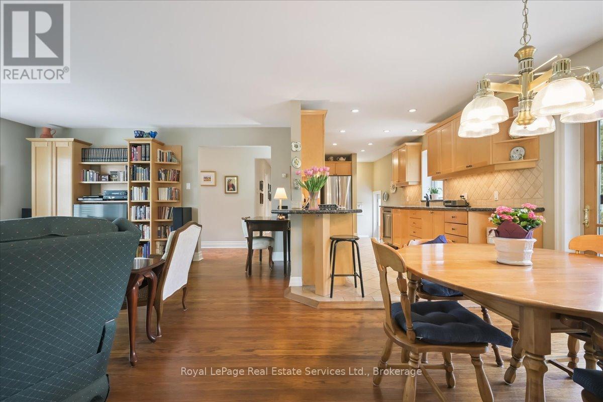 281 Pinehurst Drive, Oakville, Ontario  L6J 4X2 - Photo 8 - W12883950