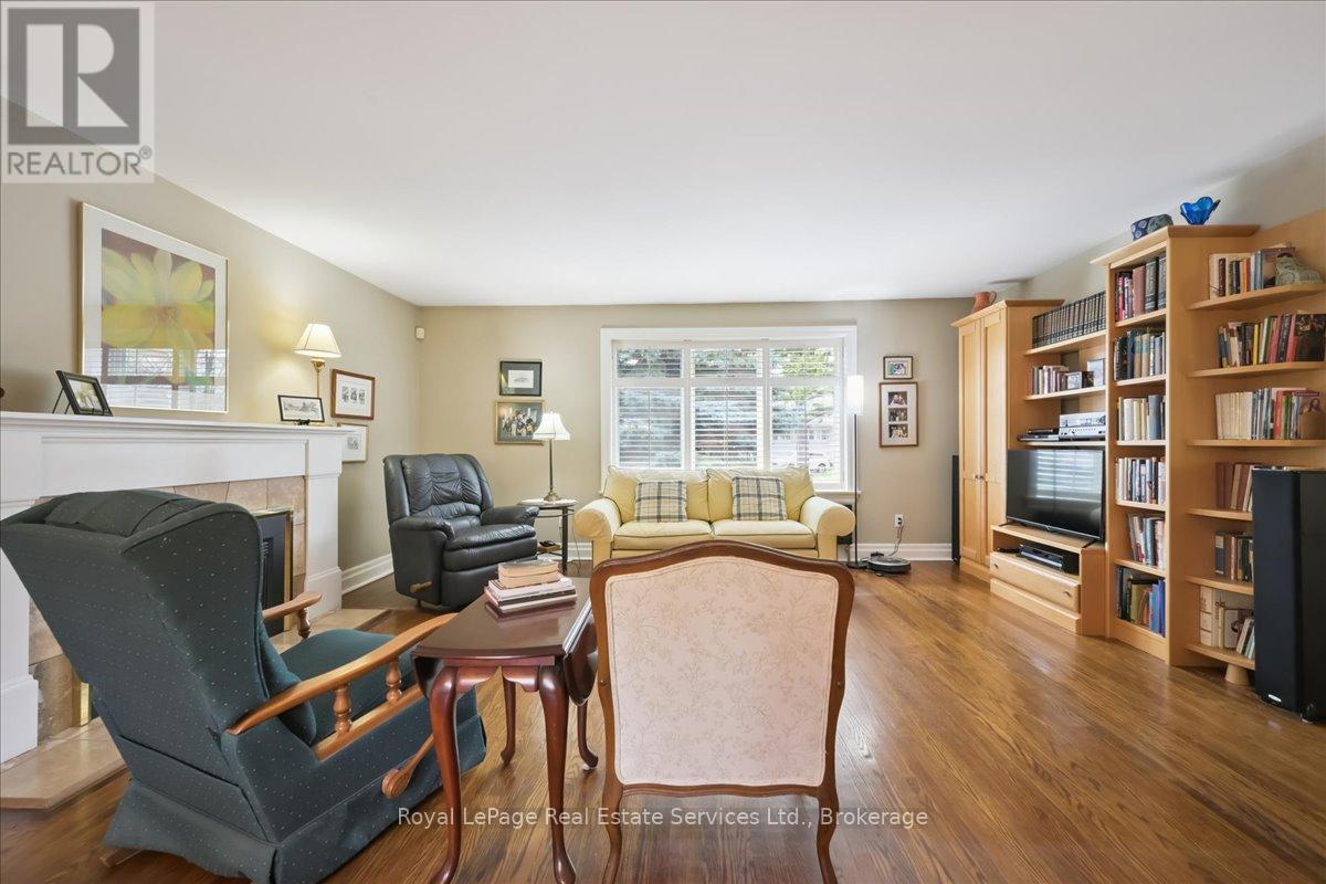 281 Pinehurst Drive, Oakville, Ontario  L6J 4X2 - Photo 9 - W12883950