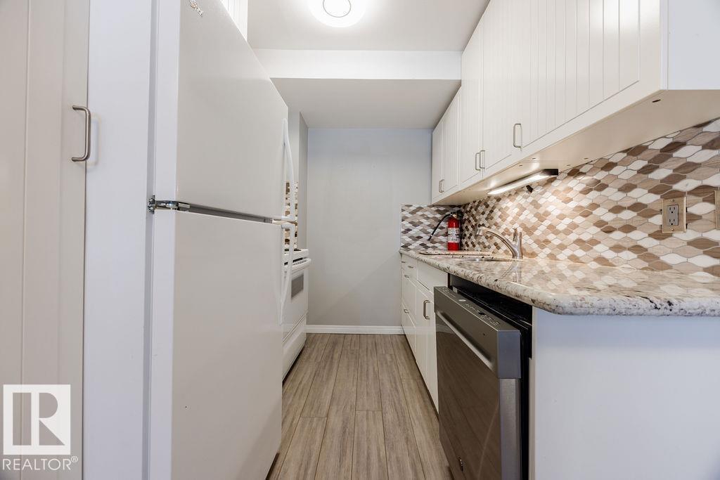 12032 25 Av Nw, Edmonton, Alberta  T6J 4L3 - Photo 7 - E4482021