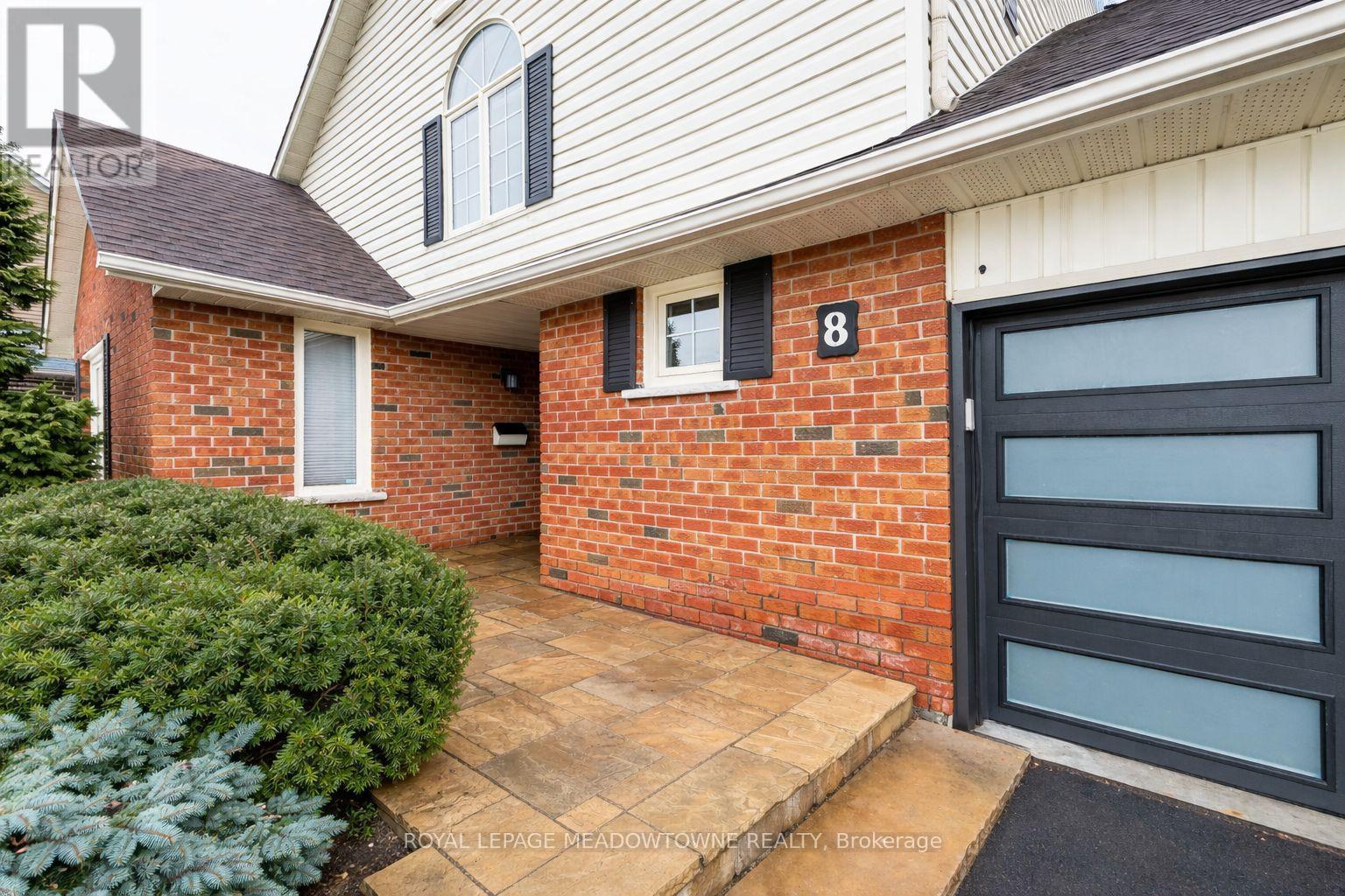 8 Wadsworth Circle, Brampton, Ontario  L6Z 1W7 - Photo 3 - W12977592