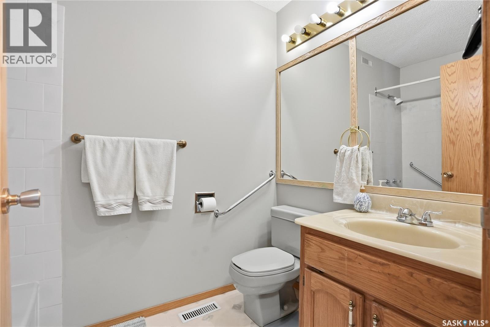 647 Whiteswan Drive, Saskatoon, Saskatchewan  S7K 8A2 - Photo 18 - SK032593