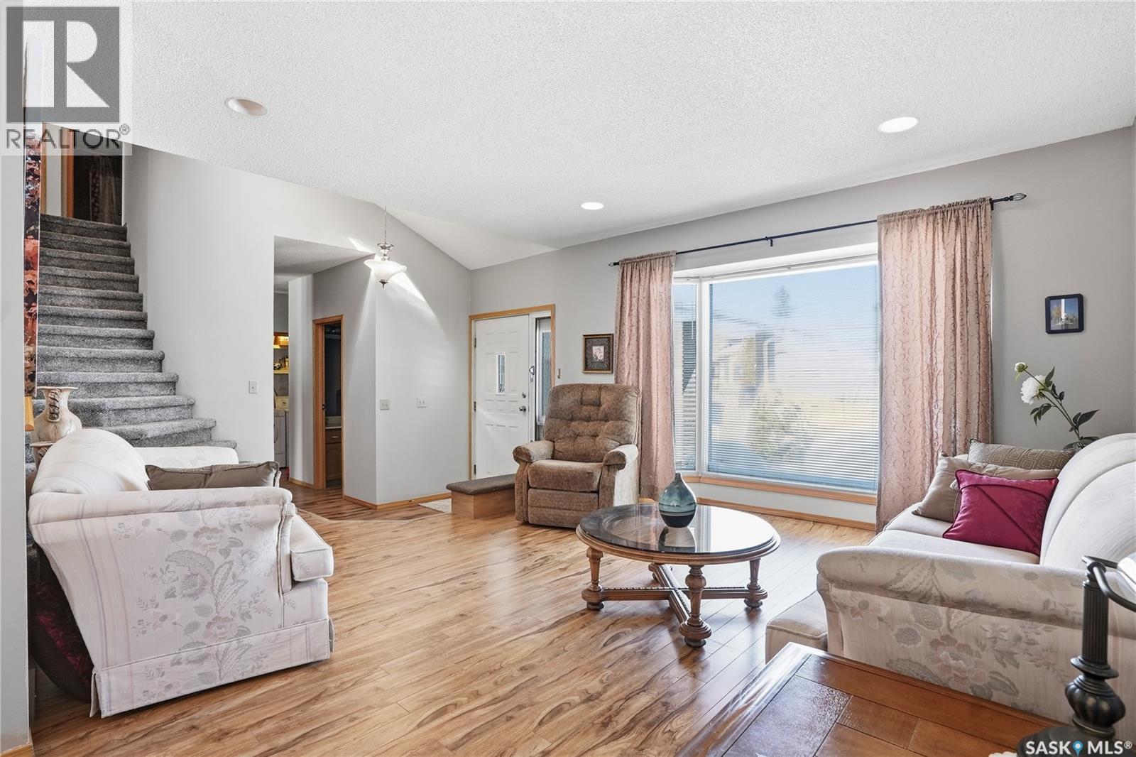 647 Whiteswan Drive, Saskatoon, Saskatchewan  S7K 8A2 - Photo 2 - SK032593