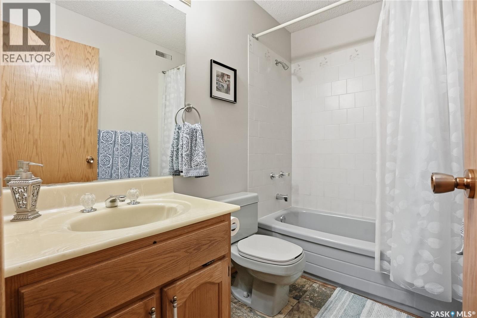 647 Whiteswan Drive, Saskatoon, Saskatchewan  S7K 8A2 - Photo 24 - SK032593