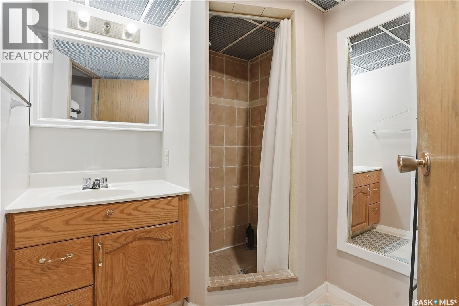 647 Whiteswan Drive, Saskatoon, Saskatchewan  S7K 8A2 - Photo 37 - SK032593